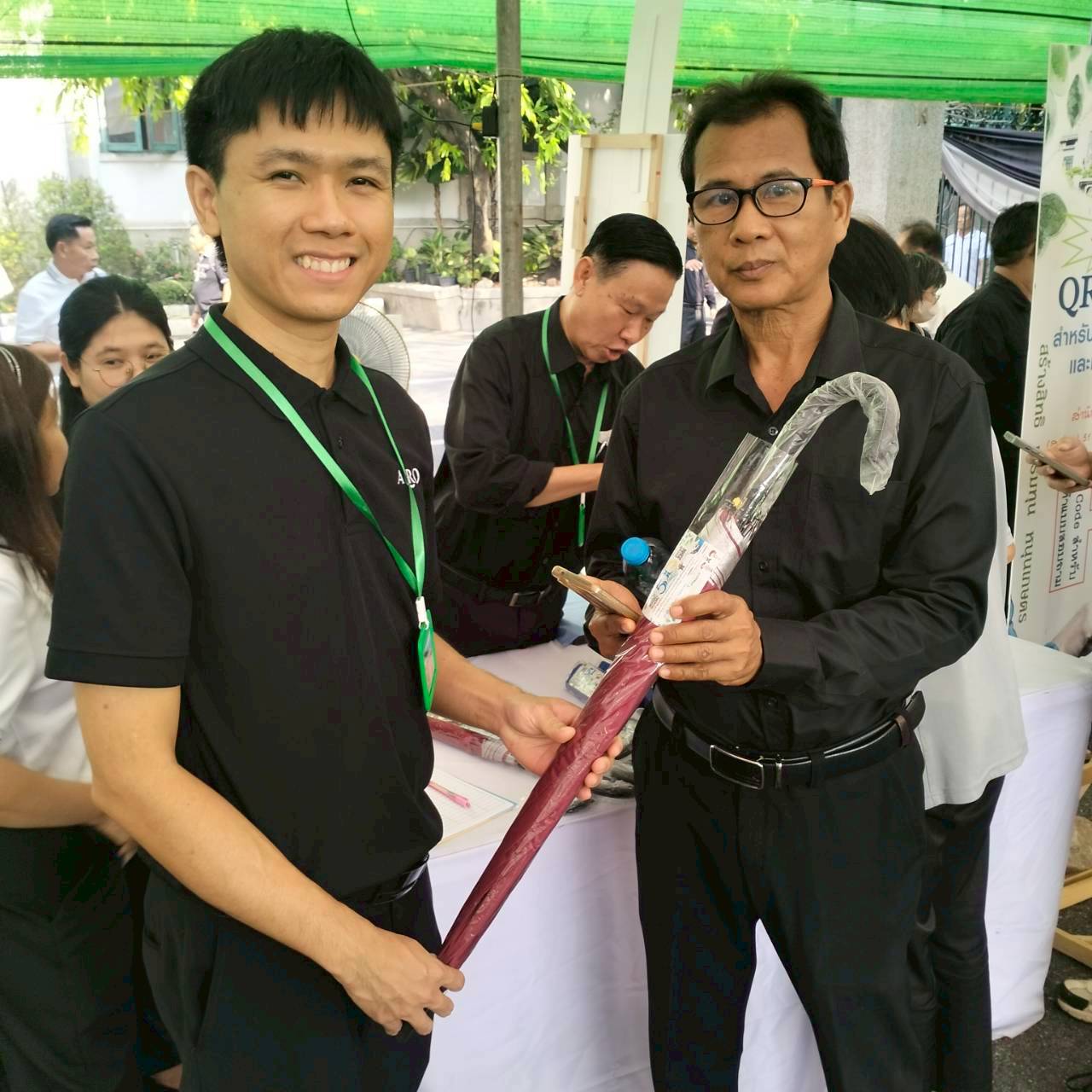 title - คณะทำงานฝ่ายติดตามประเมินผลการจัดงาน วันคล้ายวันสถาปนาสำนักงานการปฏิรูปที่ดินเพื่อเกษตรกรรม (ส.ป.ก.) ครบรอบ 51 ปี เปิดตั้งจุดให้ผู้ร่วมงานได้ร่วมสนุก เล่นเกมส์ และตอบแบบประเมินผลการจัดงาน ผ่านระบบออนไลน์